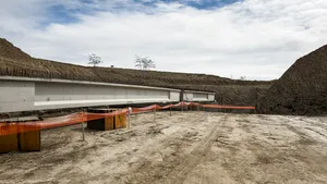 Lucrări oprite pe lotul 2 al Autostrăzii Sebeş-Turda. Muncitorii protestează pentru că nu mai au material de lucru. Ce spune CNAIR