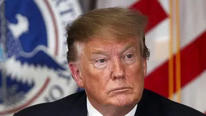 Fostul director financiar al The Trump Organization pledează vinovat pentru rolul său în schema de fraudă fiscală şi acceptă să depună mărturie împotriva companiei