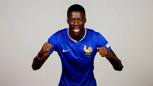 Chelsea a semnat pe opt ani cu internaţionalul francez U20 Mamadou Sarr