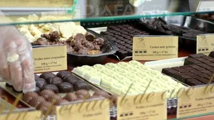 Ciocolata, bună pentru moral şi pentru inimă. Câtă avem voie să mâncăm pentru a fi sănătoşi