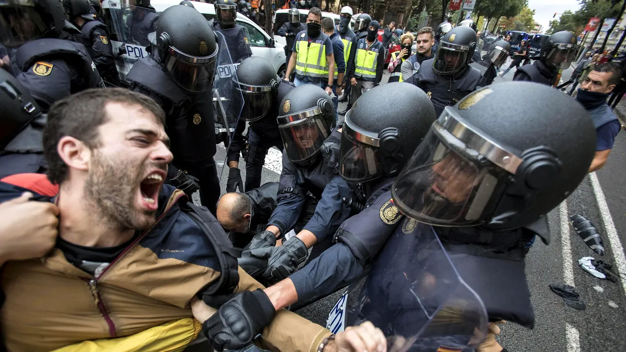 Ministru spaniol: Filmările apărute în online cu violenţa poliţiei din ziua referendumului sunt ”fake news”