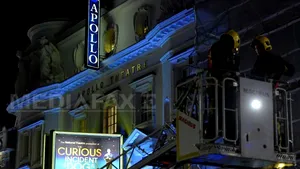 Căutările la locul accidentului din centrul Londrei s-au încheiat. 720 de oameni se aflau în clădirea al cărei acoperiş s-a prăbuşit - FOTO