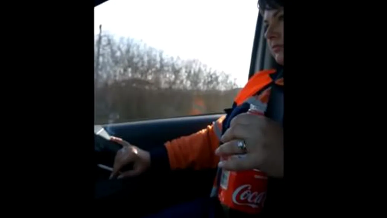 Caz revoltător. Asistentă filmată când fumează într-o ambulanţă, în timpul unei intervenţii. VIDEO