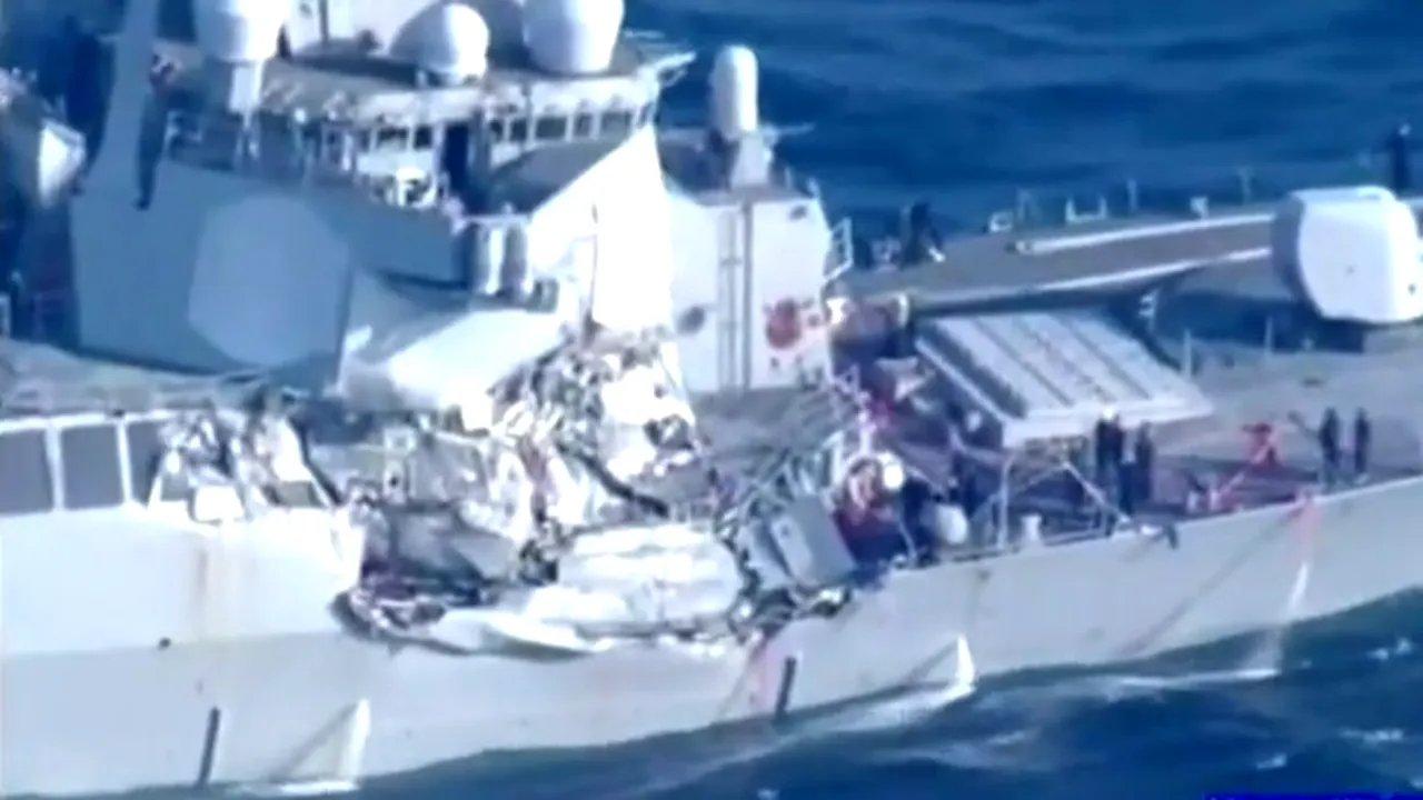 VIDEO | Şapte marinari sunt daţi dispăruţi după ce distrugătorul american USS Fitzgerald şi o navă filipineză s-au ciocnit în Pacific