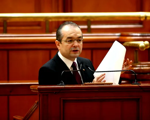 RETROSPECTIVĂ MEDIAFAX 35. 2010 – Criza economică din România se adâncește. Guvernul Boc taie salariile și majorează TVA la 24%