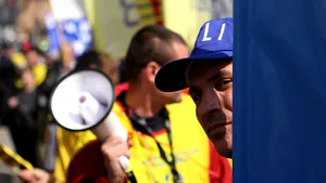 Hundreds Picket Romania’s Govt HQ Over Planned Wage, Pension Cuts