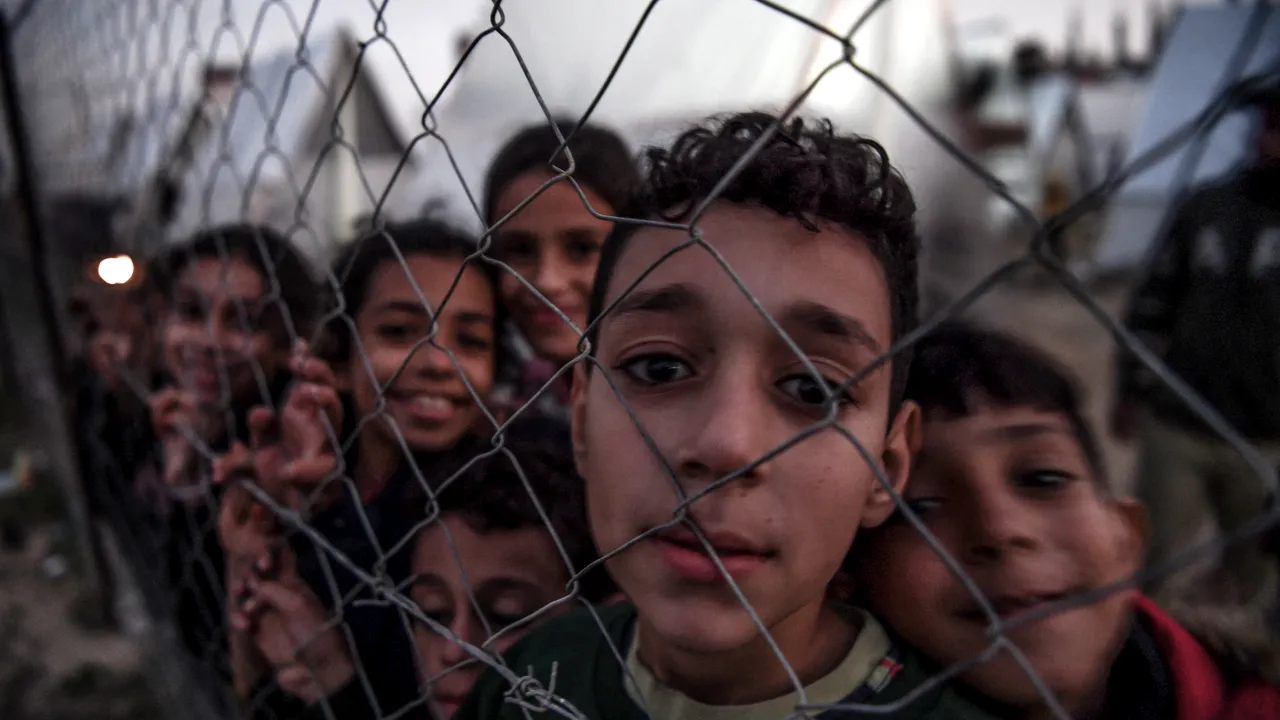 A început vaccinarea copiilor din Gaza împotriva poliomielitei. Israelul a acceptat să întrerupă luptele timp de 8 ore zilnic