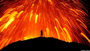 Imagini uimitoare: Vulcani văzuţi de aproape în timpul erupţiei - GALERIE FOTO