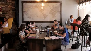 O cafenea din Braşov unde se vând produse care au în denumire cuvântul „cannabis”, sub anchetă