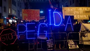 Circa 100.000 de persoane au manifestat în Germania împotriva intoleranţei - FOTO