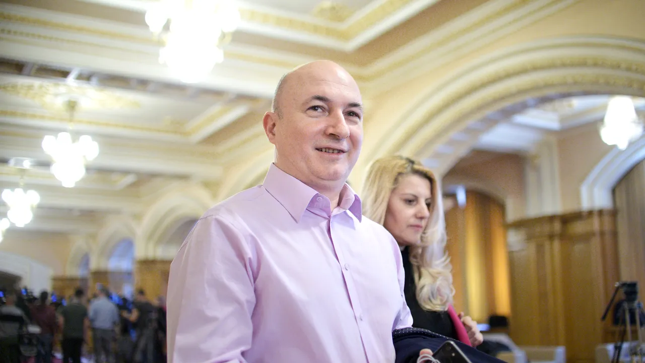 INCIDENT la Sibiu: Codrin Ştefănescu, Eugen Nicolicea şi ministrul Bogdan Trif, huiduiţi de protestatari