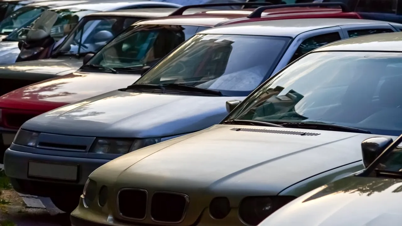 Percheziţii în Bucureşti. Mai multe persoane sunt bănuite că falsificau acte de înmatriculare a maşinilor