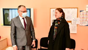 Sorin Cîmpeanu s-a întâlnit cu o elevă din Ucraina. Fata s-a înscris la o şcoală din Bucureşti