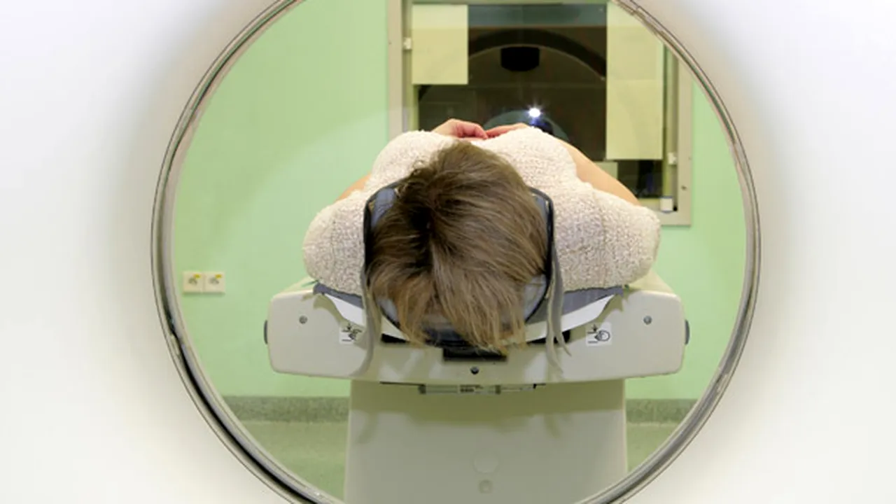 Computer tomograf, dotat cu inteligenţă artificială, care poate identifica infecţia COVID-19, inaugurat la Spitalul „Victor Babeş” din Capitală