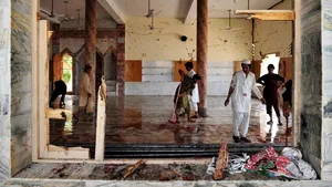 Pakistan: Atentat soldat cu 48 de morţi şi peste 100 de răniţi într-o moschee
