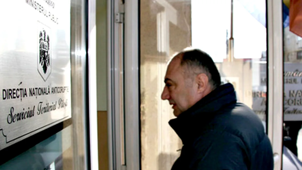 Romanian Anticorruption Prosecutors Detain Mayor Charged With Bribery, Forgery