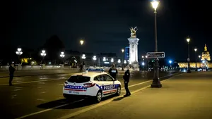 Numeroşi suspecţi, inclusiv elevi, arestaţi în ancheta privind asasinatul islamist din Franţa