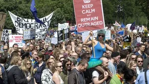 PROTESTE DE AMPLOARE la Londra: Mii de oameni protestează împotriva ieşirii Marii Britanii din UE- FOTO, VIDEO