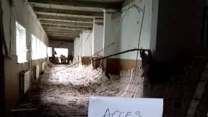 CAZUL şcolii din Capitală unde tavanul de pe HOL s-a prăbuşit. Instituţiile se încurcă în declaraţii. Părinţii, ÎNGROZIŢI: Puteam vorbi despre zeci de copii morţi | IMAGINILE ŞOCANTE