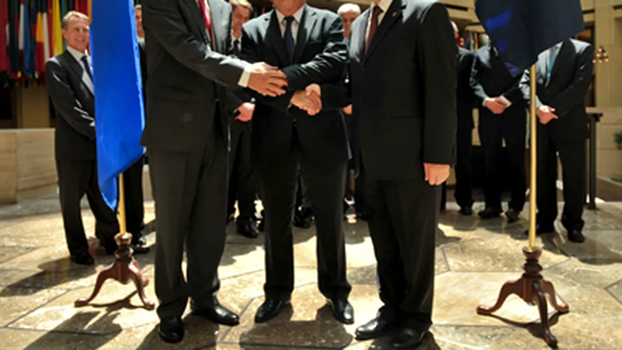 Kosovo a aderat la FMI şi Banca Mondială