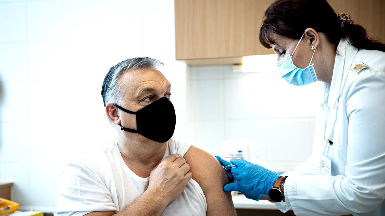 FOTO Premierul Ungariei, Viktor Orban, s-a vaccinat anti-COVID-19 cu serul chinezesc Sinopharm