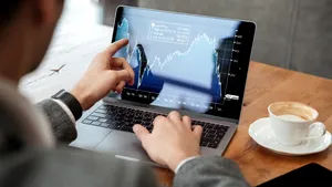 Aur la bursă: cum poți să tranzacționezi online metalul prețios prin CFD-uri (P)