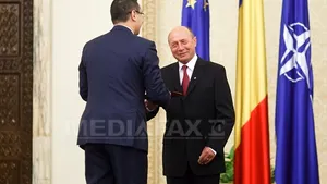 CRONOLOGIE: La două luni după ce avertiza prezidenţiabilii, Băsescu anunţă că Ponta a fost ofiţer acoperit