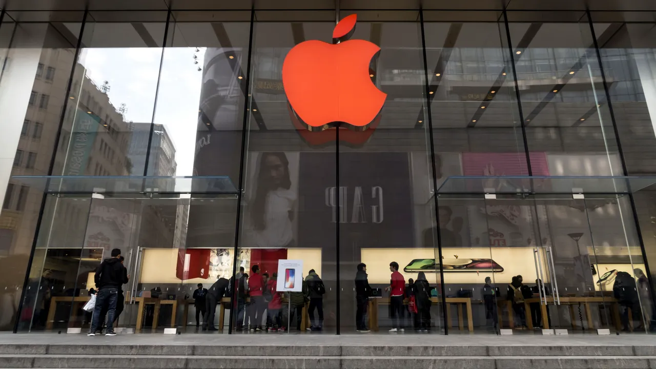 Trei noi modele de iPhone, prezentate în septembrie de Apple, anunţă presa americană