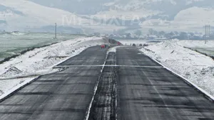 Circulaţia a fost închisă sâmbătă pe A2, timp de patru ore. CNADNR a dispus sancţiuni pentru întârzierea deszăpezirii pe autostradă