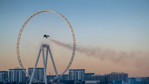 VIEDO | Zbor spectaculos. Vince Reffet, supranumit „Jetman