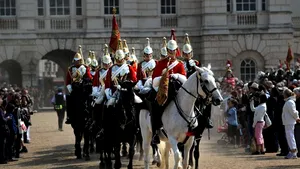 Peste 450 de gărzi ale reginei britanice, condamnate pentru infracţiuni în ultimii patru ani