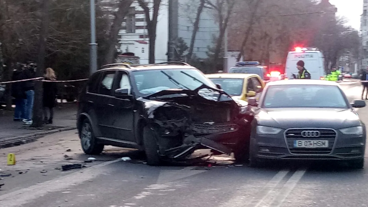 Şoferul care a provocat ACCIDENTUL teribil de pe B-dul Dacia din Capitală, REŢINUT/ Cum explică faptul că a intrat în celelalte maşini | GALERIE FOTO 