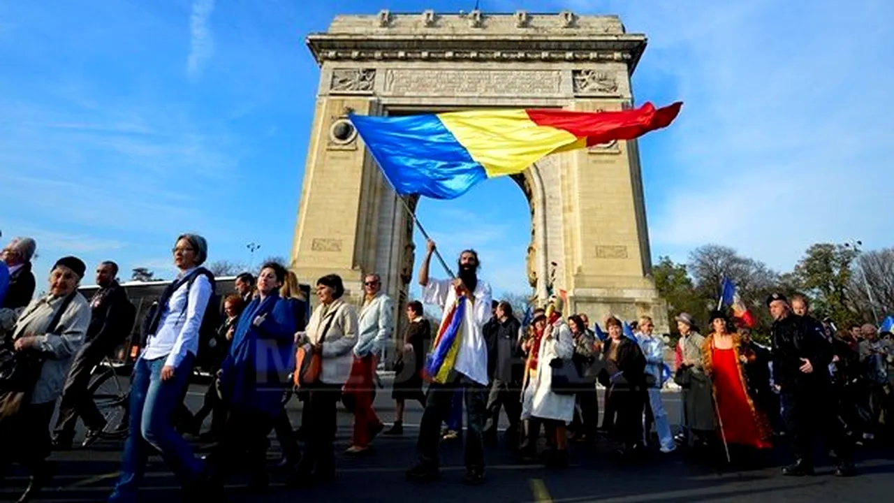 Marş pentru restaurarea MONARHIEI, în Capitală: Peste 1.000 de persoane au scandat 