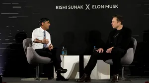 Elon Musk şi Rishi Sunak au discutat despre roboţi mortali la finalul summit-ului AI din Regatul Unit
