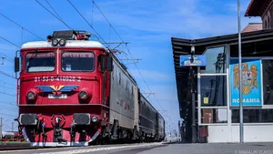 Trenul Bucureşti - Braşov a staţionat o oră în gară