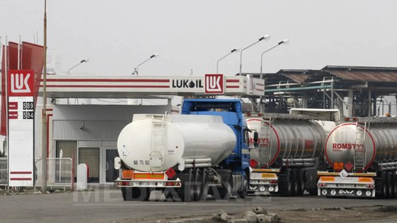 Garda de Mediu Prahova: Lukoil reia activitatea la rafinăria din Ploieşti