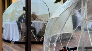 Igluurile de la Cluj sunt ilegale. Poliţia a cerut patronilor de restaurante să le demoleze 