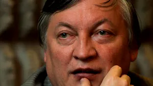 Karpov va susţine un simultan la Bucureşti