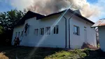 Incendiu la o grădiniță din Prahova, după ce un acoperiș a luat foc. Copiii, evacuați în siguranță