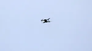 Un meci din Premier League a fost întrerupt 15 minute din cauza unei drone
