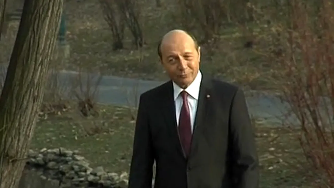 8 MARTIE: Mesajul preşedintelui Băsescu pentru femei - VIDEO