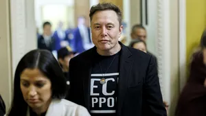 Elon Musk împărtășește și apoi șterge o postare: „Stalin și Hitler nu au ucis milioane de oameni”