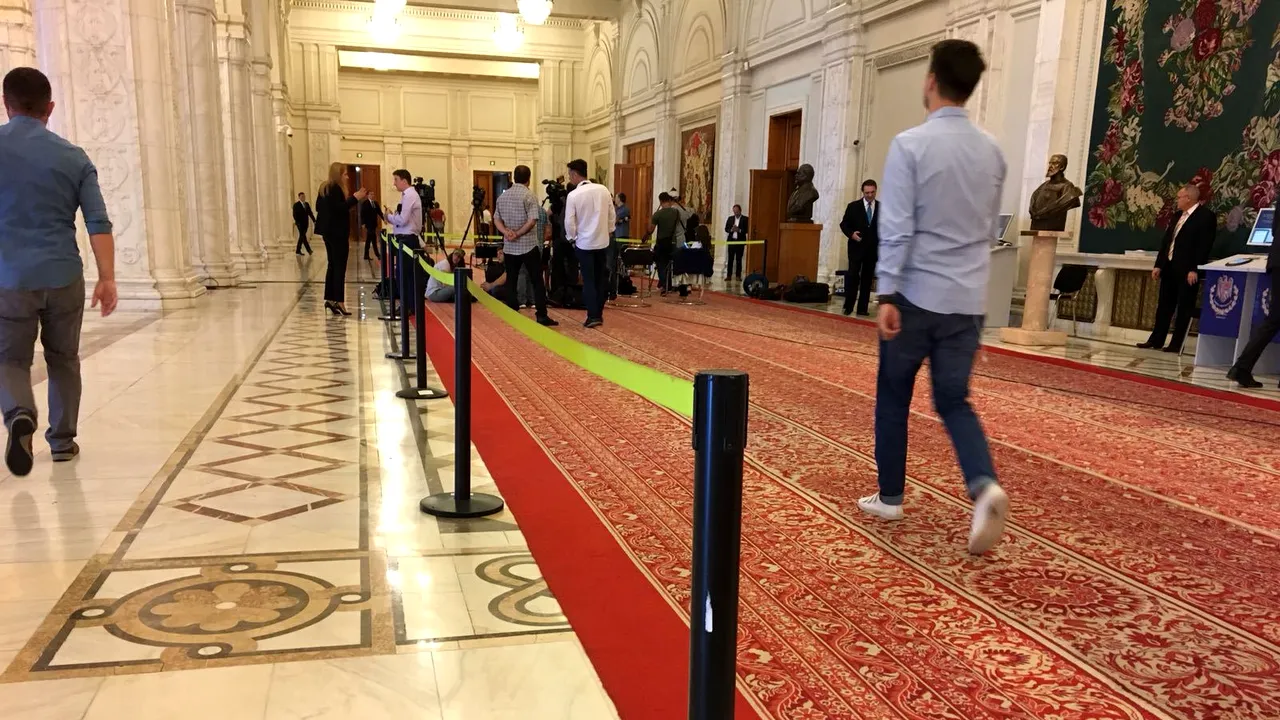 Daniel Suciu: PSD a adus în jur de 70 de invitaţi pentru moţiunea de cenzură. A făcut primul cerere