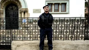 Lanţ uman, format la Bucureşti pentru eliminarea paşapoartelor dintre România şi Republica Moldova