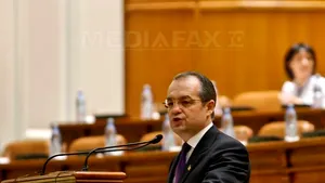 FOCUS: Premierul Boc îşi asumă răspunderea, în numele Guvernului, pentru legile austerităţii