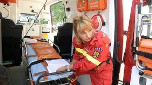 Accident grav în Teleorman, după ce un microbuz cu pasageri s-a răsturnat: Un mort şi 9 răniţi