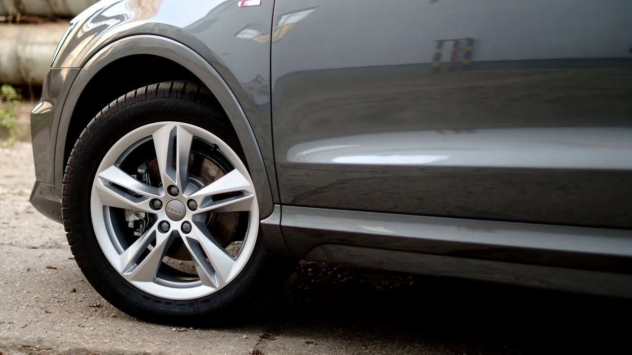 O celebră marcă auto de lux face economii şi reduce cu 10% echipa de management