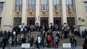 Studenţii de la Facultatea de Drept a Universităţii Bucureşti nu vor mai susţine lucrarea de licenţă