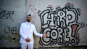 Cum a ajuns din glumă un student de 25 de ani pe locul 2 în sondaje, la alegerile prezidenţiale din Serbia. I se zice Gandalf din Balcani