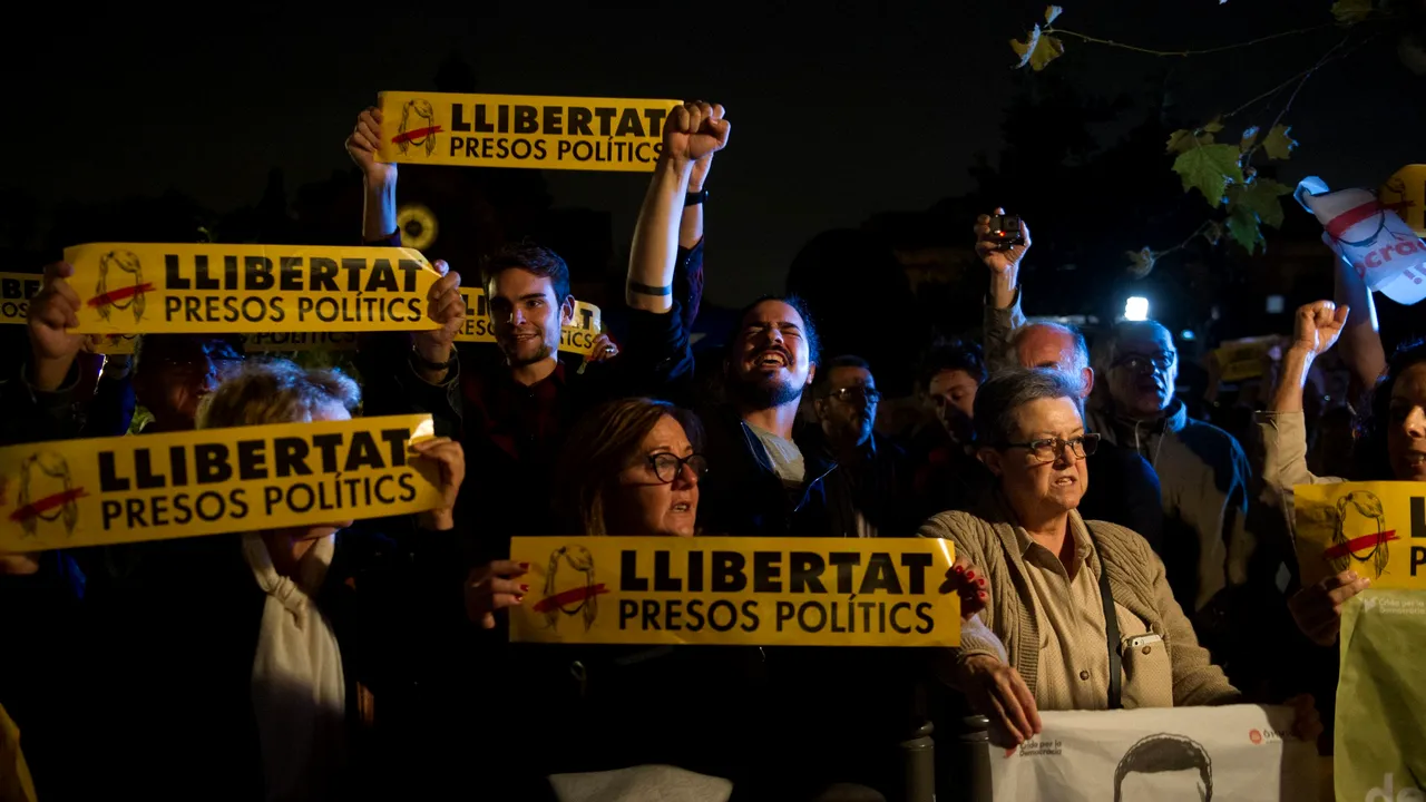 Mii de catalani în stradă, după arestarea celor opt miniştri regionali
